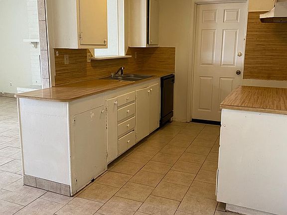 3rd image of 3711 Dawn Ave