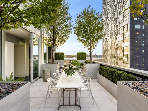 524 West 19th Street image 8 of 29