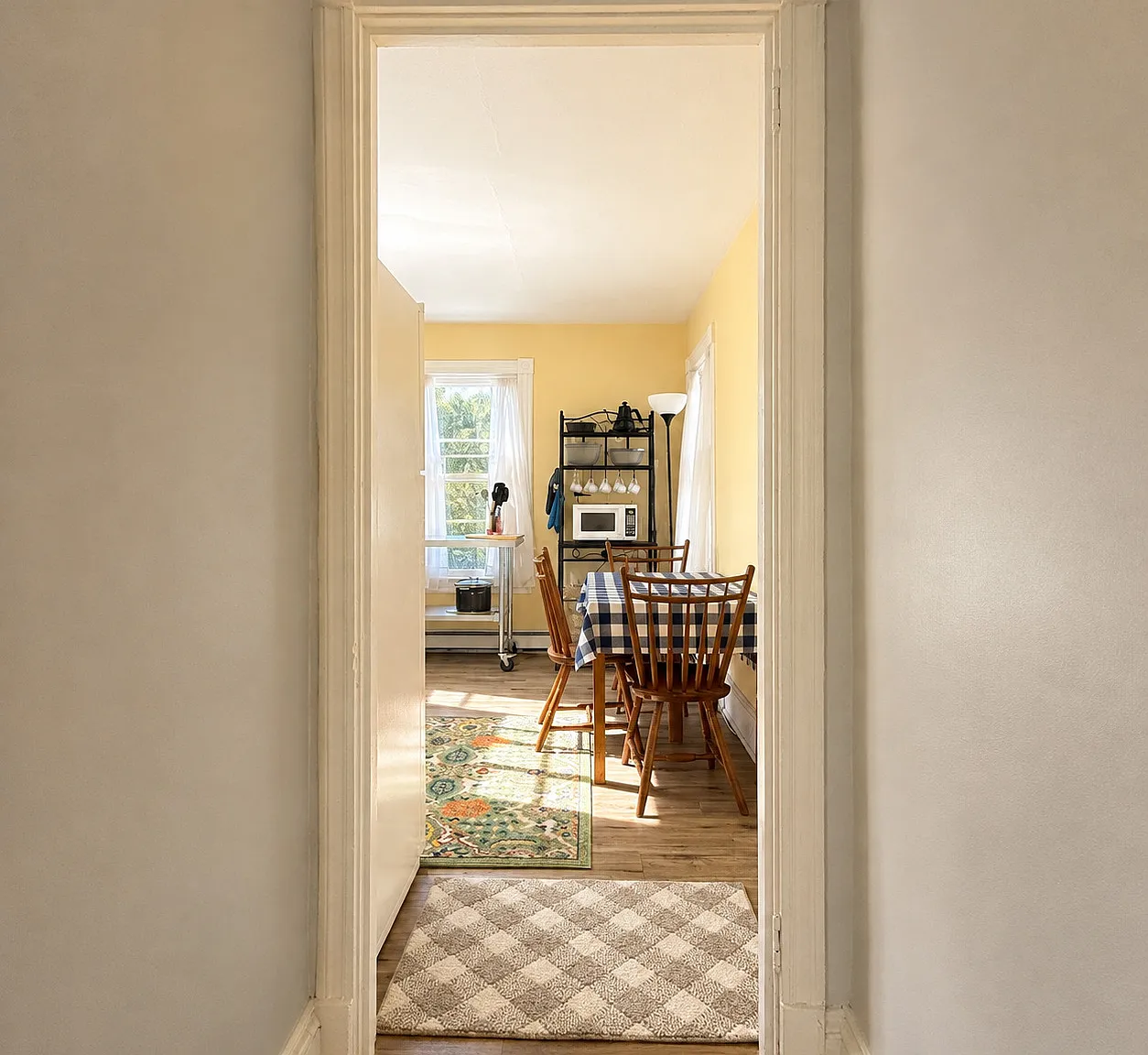 2 bed, 1.0 bath, 900 sqft, $2,400 — Photo 4