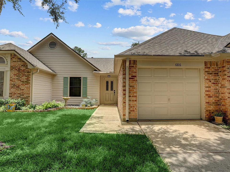 1st image of 686 W Country Grove Cir