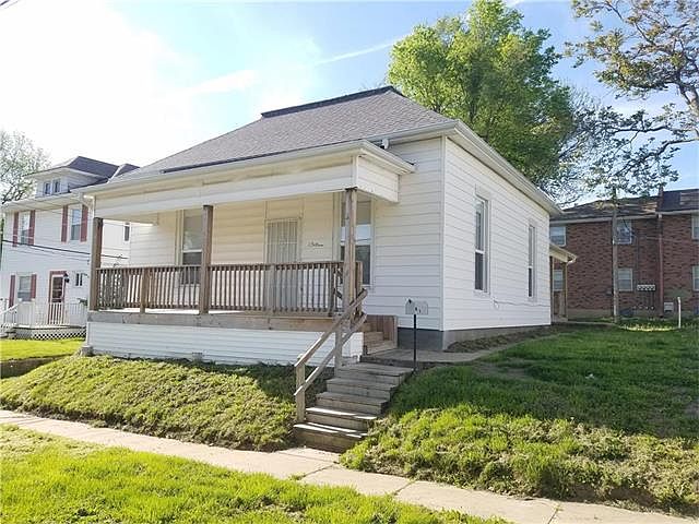 1st image of 115 W Farmer St