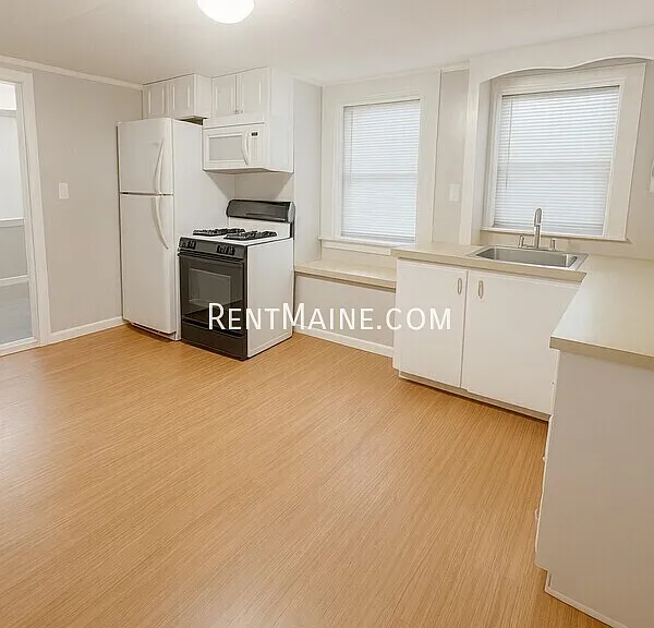 409 4th St #5 — Photo 3