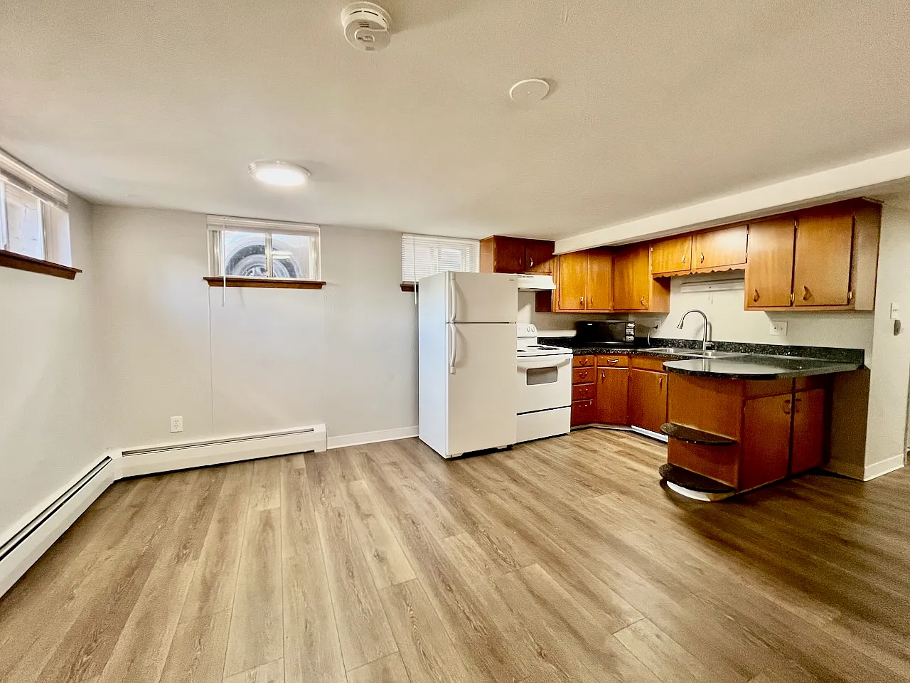 1 bed, 850 sqft, $1,200 — Photo 3