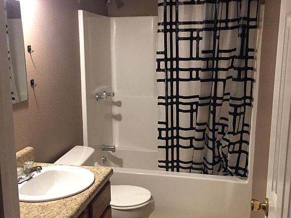 5th image of 824 N Greenwich Ave
