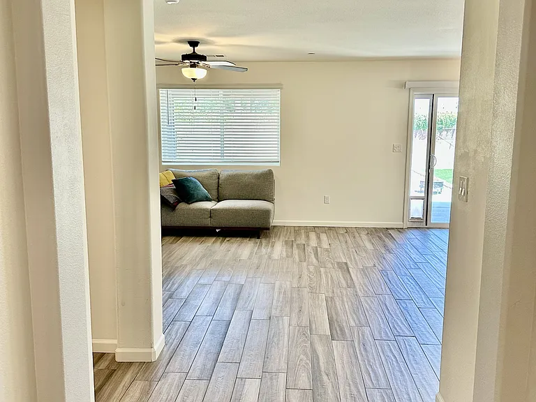 677 Country Pl — Photo 8