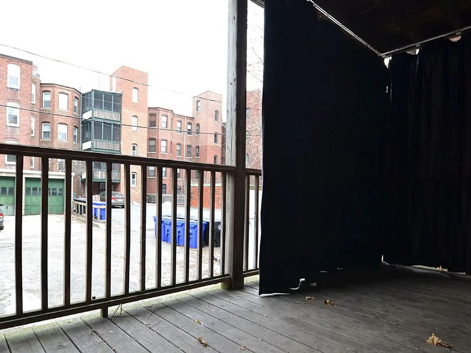2nd image of 9 Strathmore Rd APT 2F