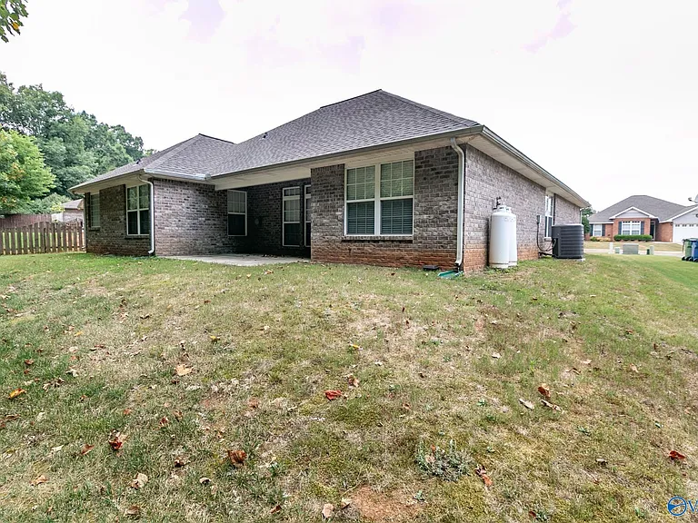 124 Wittington Ln — Photo 29