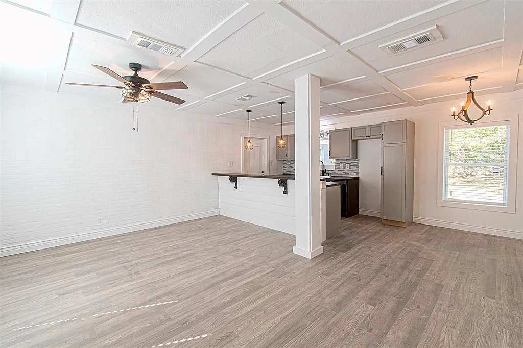 3 bed, 1095 sqft, $1,890 — Photo 4
