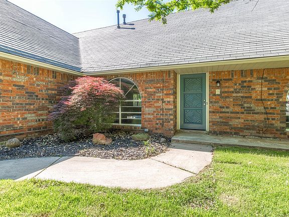 5th image of 8042 S Peach Cres W