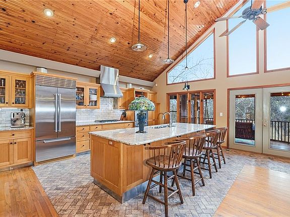 4th image of 806 W Red Bridge Rd