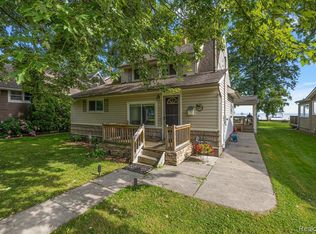 38292 Murdick Dr, New Baltimore, MI
