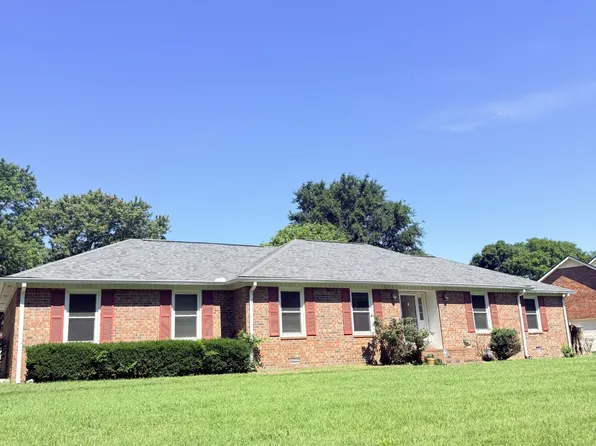 2318 Riverstone Dr, Murfreesboro, TN 37128