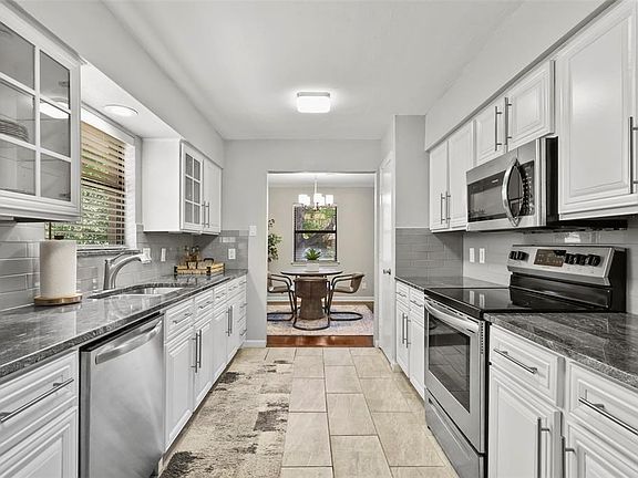 2nd image of 304 Nottingham Dr