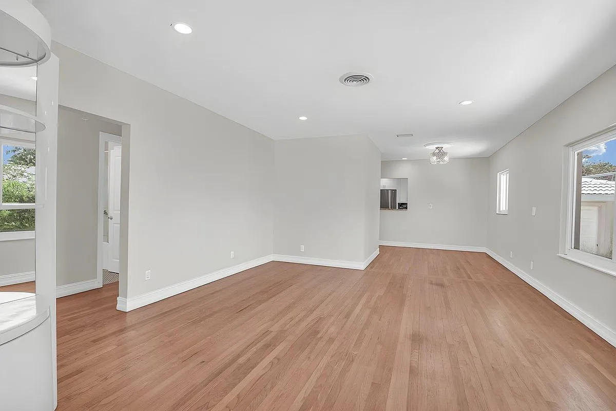 2 bed, 2.0 bath, 1888 sqft, $5,000 — Photo 3