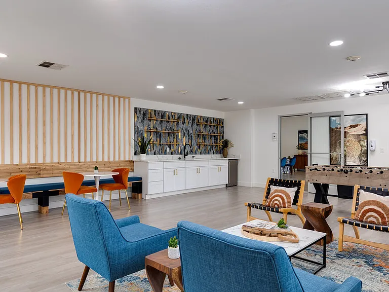 Oasis Palms — Photo 1