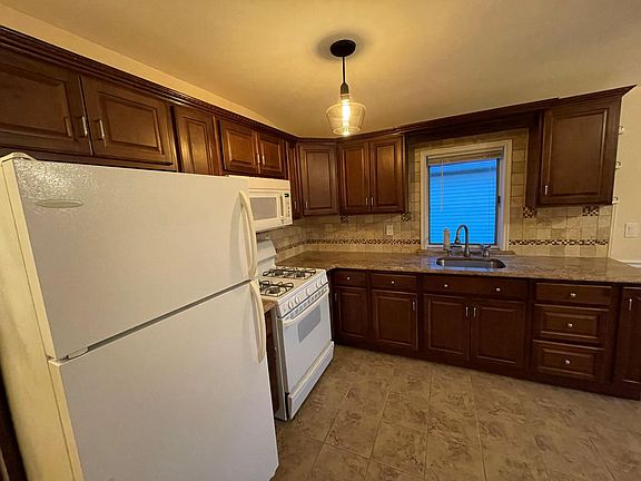 3rd image of 230 Swinnerton St Floor 2