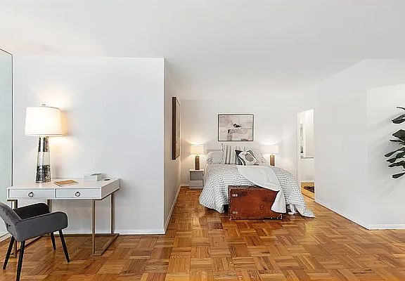 4th image of 20 E 9th St #4G