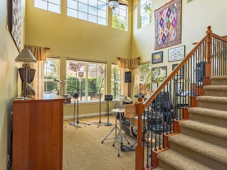 539 W Moraga St — Photo 15