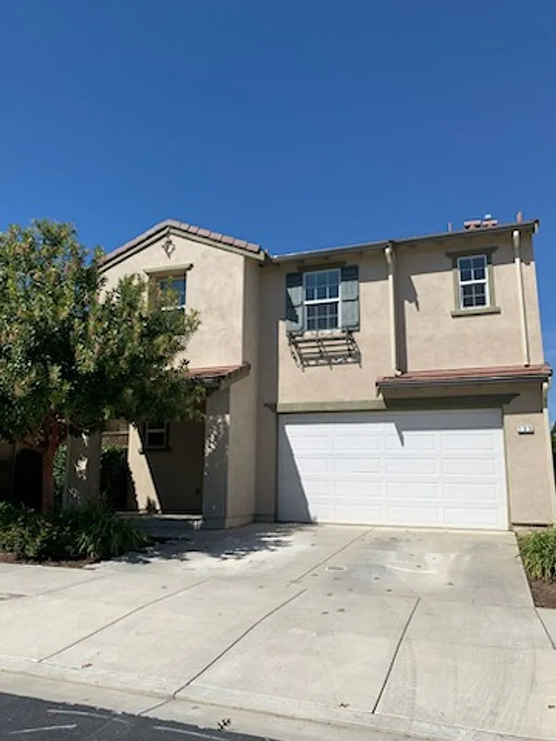 Beautiful 3 bedroom Home, Great Neighborhood, Open and Bright! — Photo 1