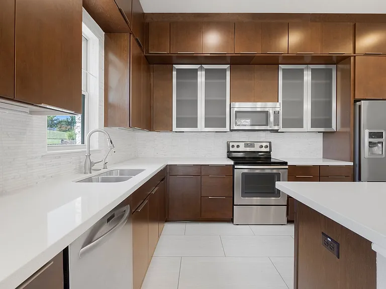 2105 Town Centre Dr #5 — Photo 8