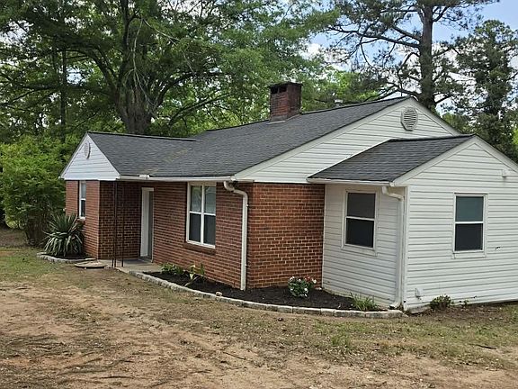 2nd image of 10 Glenwood Ln