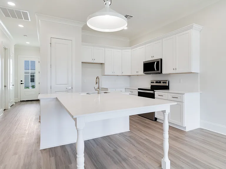 102 Perth Pl — Photo 24
