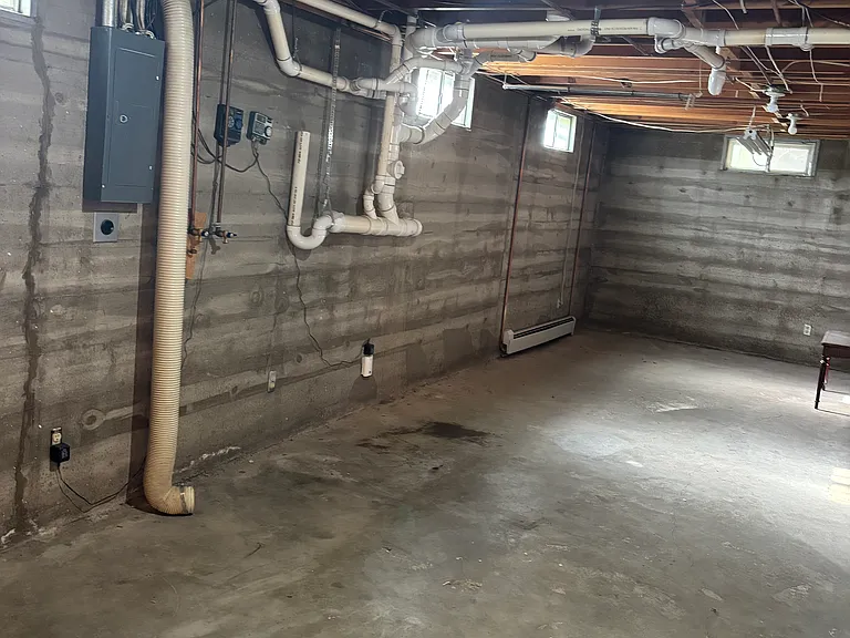 Basement with Laundry Hookups
