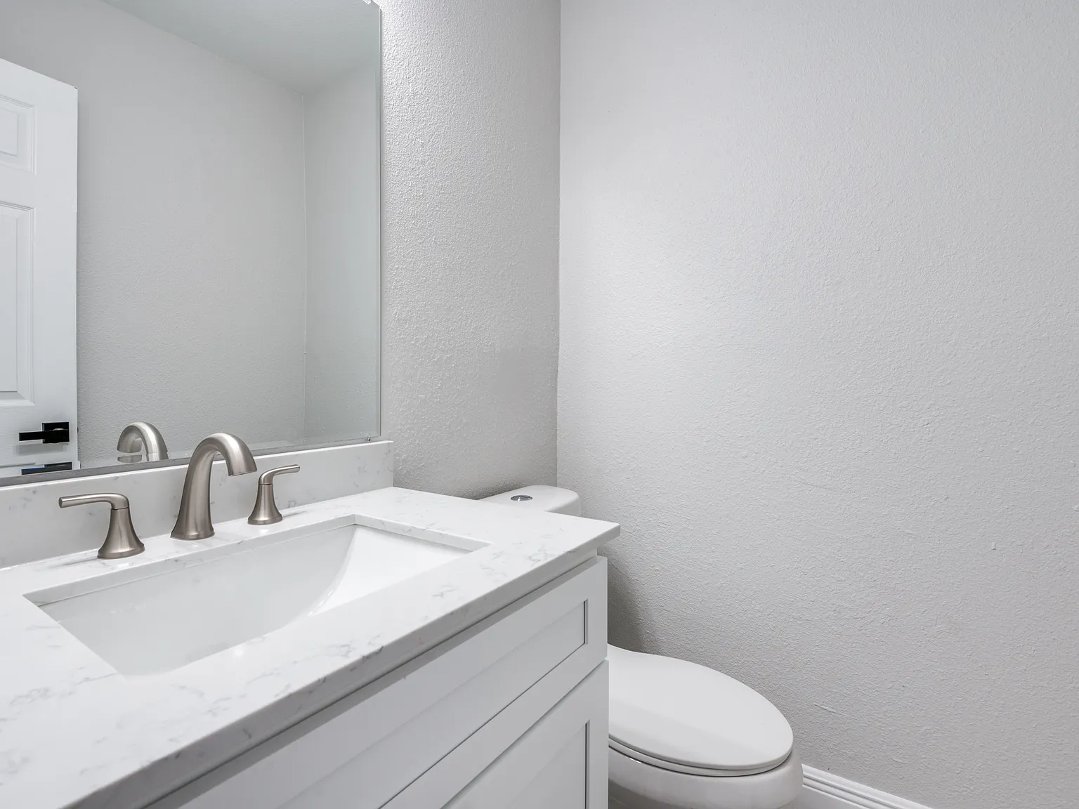 2 bed, 1.5 bath, 825 sqft, $1,475 — Photo 3