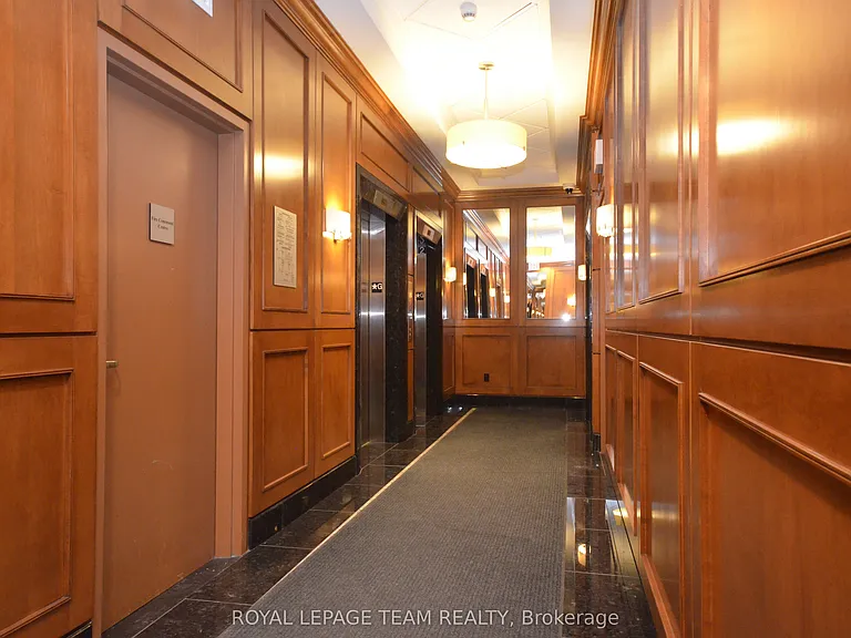 242 Rideau St #404 — Photo 3