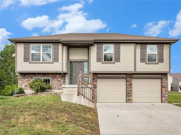 208 Elissa Dr, Raymore, MO 64083