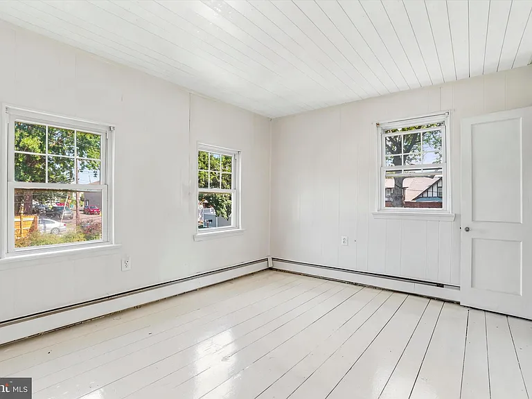 7015 Riverview Ave — Photo 8