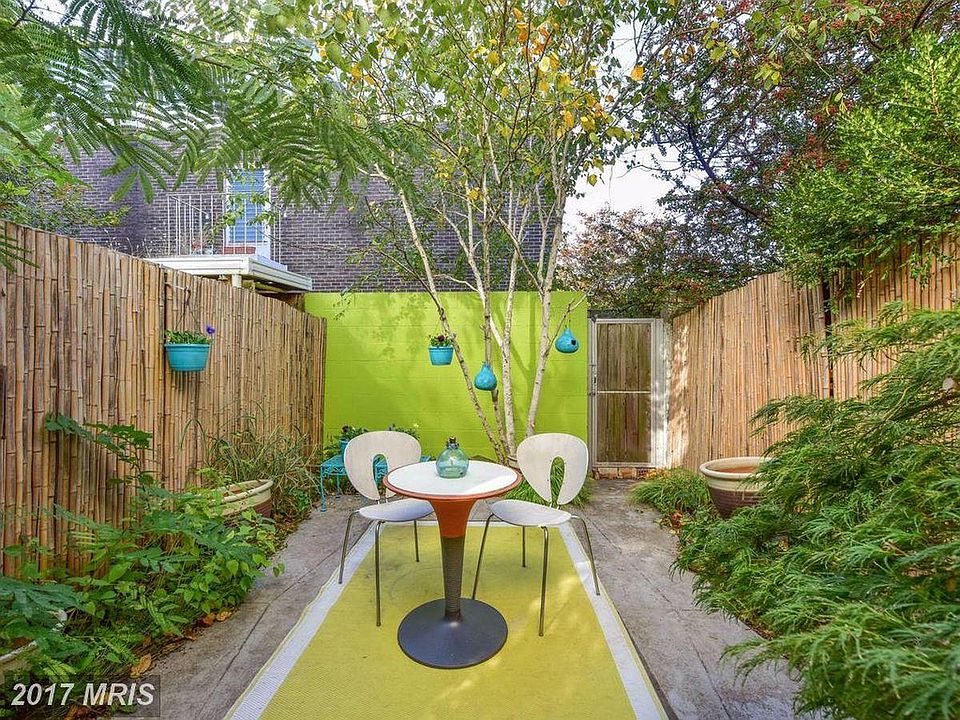 private garden / patio