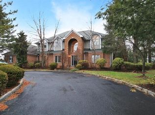 5 Hadrian Dr, Livingston, NJ 07039