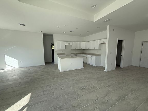 3rd image of 1014 Lakeside Dr