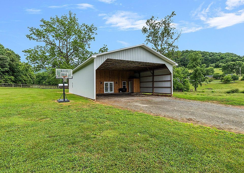 1st image of 713 Laurels Rd