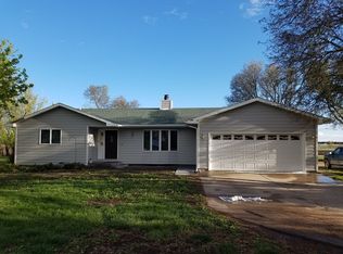 5620 W 100th St, Kearney, NE 68845