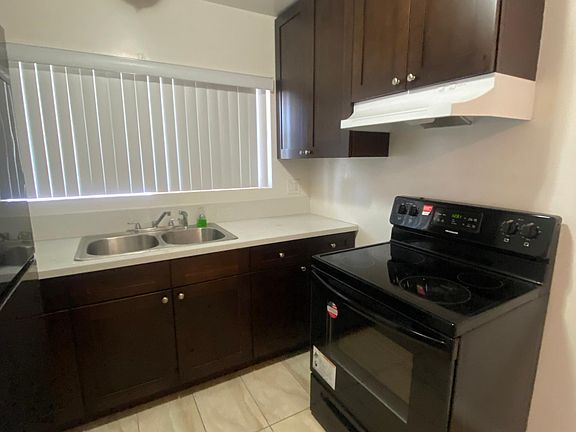 4th image of 327 Burchett St #6