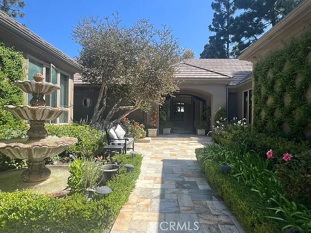 30 Burning Tree Rd — Photo 2