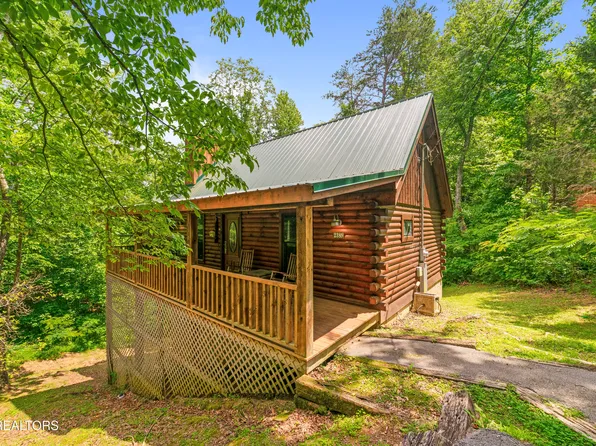 2389 Misty Ln, Sevierville, TN 37876