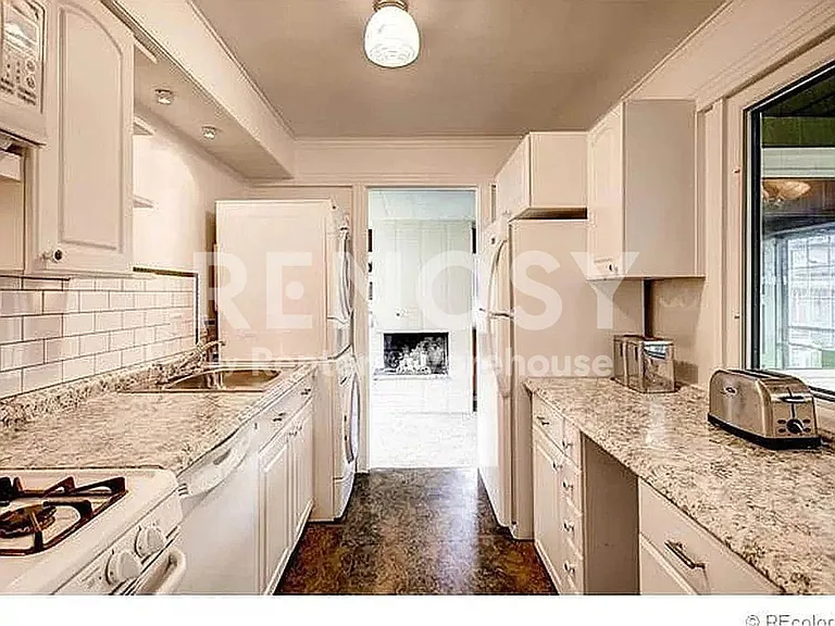 3030 S Bellaire St — Photo 6