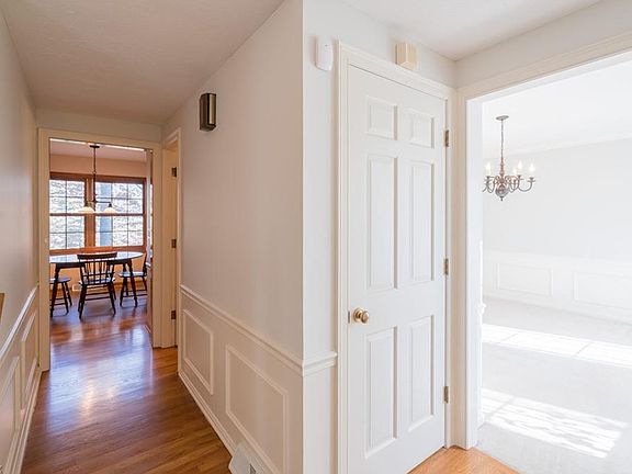5th image of 589 Atterbury Blvd