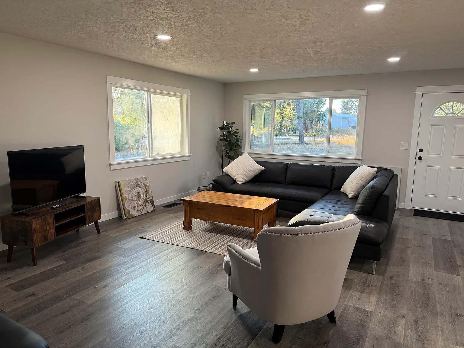 2 bed, 1200 sqft, $2,000 — Photo 2