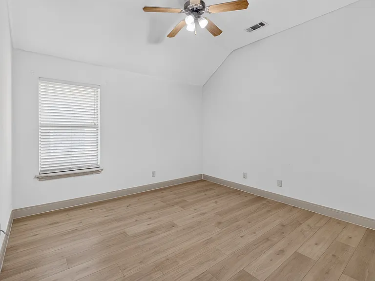 5709 Main St — Photo 16