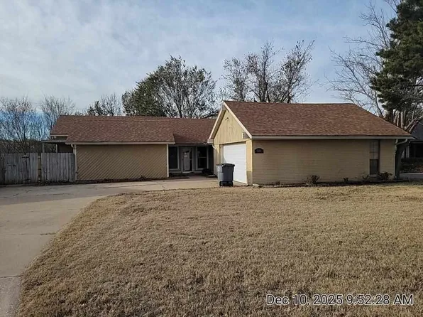 3815 SE Camelot Dr, Lawton, OK 73501