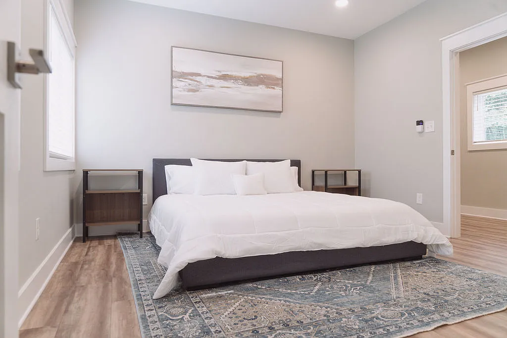 2 bed, 1.5 bath, 2000 sqft, $4,500 — Photo 1