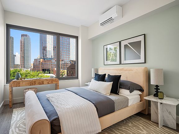 4th image of 75 Dupont St #606