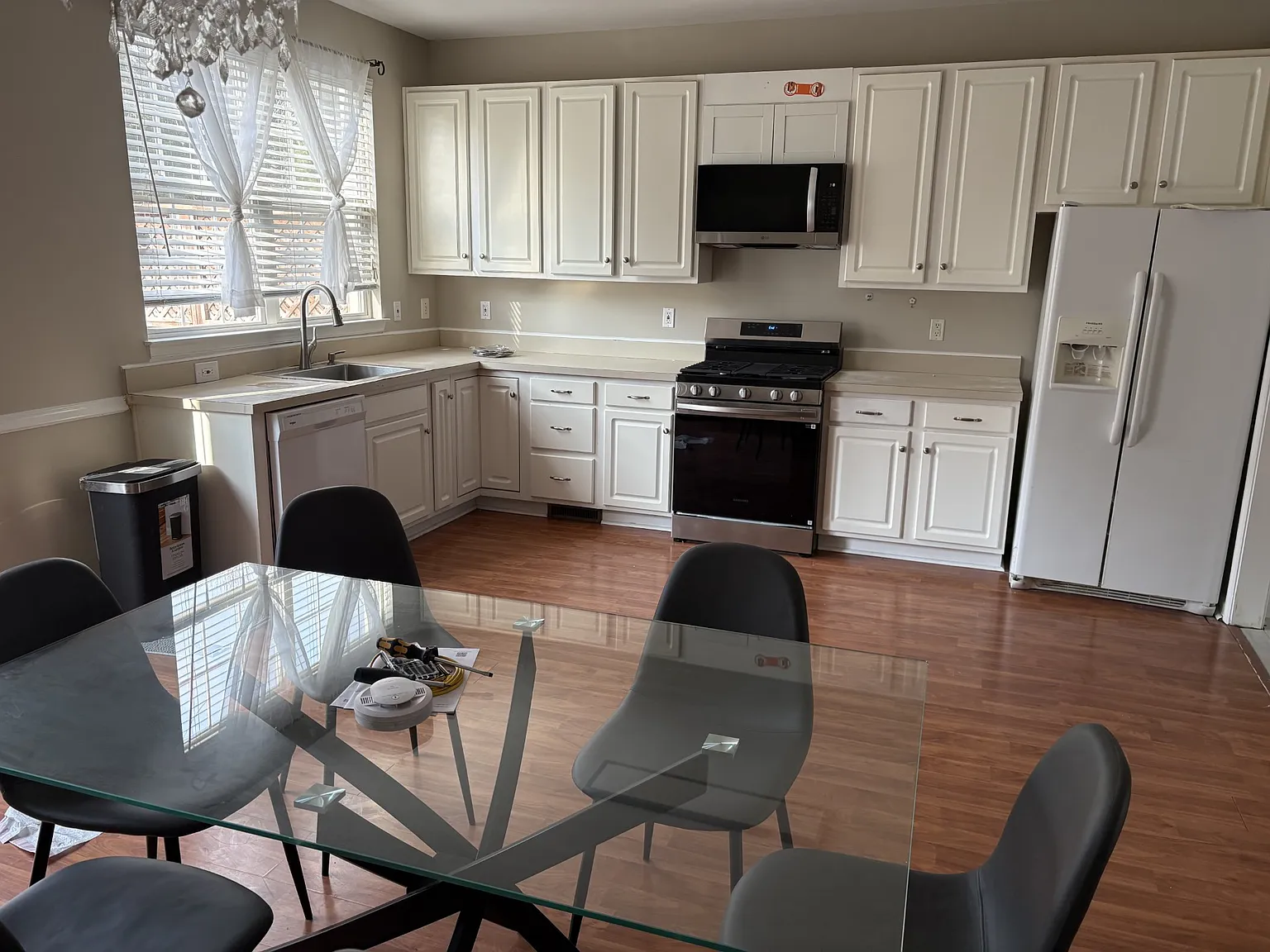 4 bed, 2.5 bath, 1960 sqft, $2,750 — Photo 3