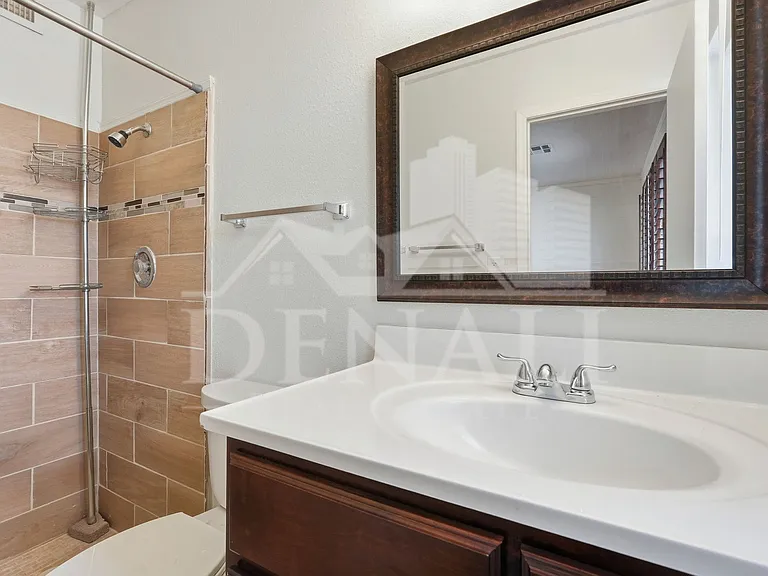 10747 W Hope Dr — Photo 16
