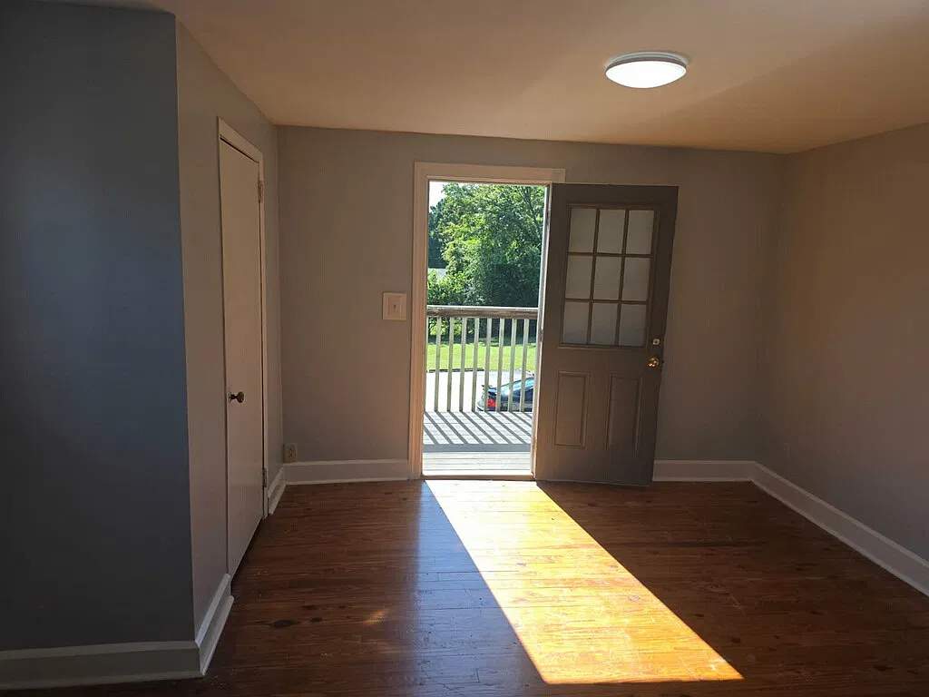 2 bed, 900 sqft, $1,300 — Photo 1