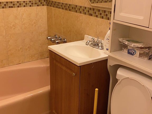 2nd image of 3043 Matthews Ave #1